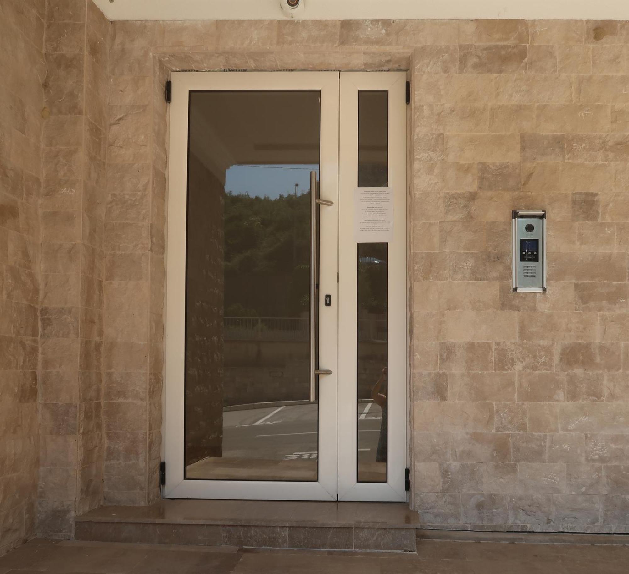 Cozy Nest, 350M To Beach, Free Parking, Wi-Fi Kotor Buitenkant foto